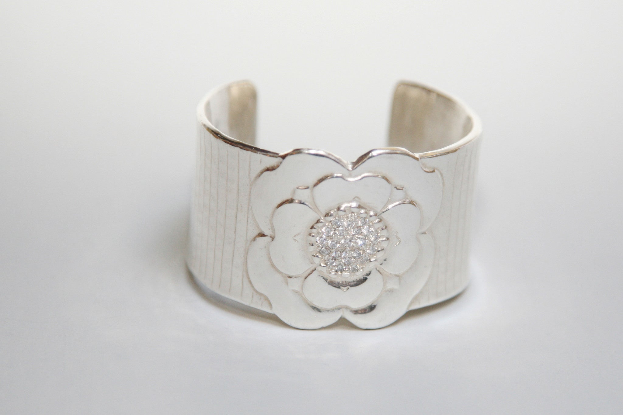 Little Edie Vintage Jewelry| Elco Sterling Silver Charm Bracelet