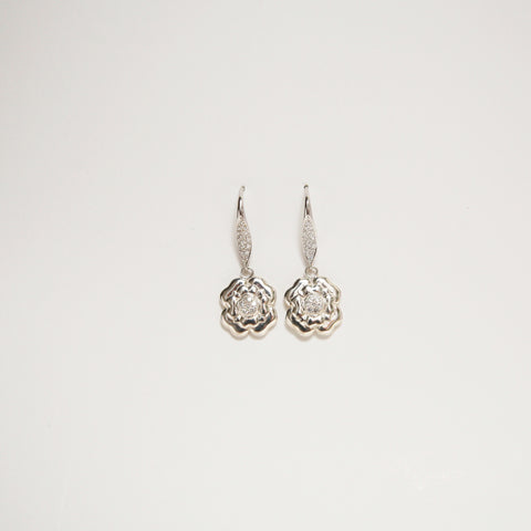 Grey Gardens diamond flower earrings - Grey Gardens